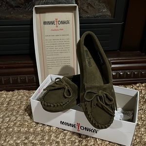 NIB Olive Suede Minnetonka moccasins 6-7